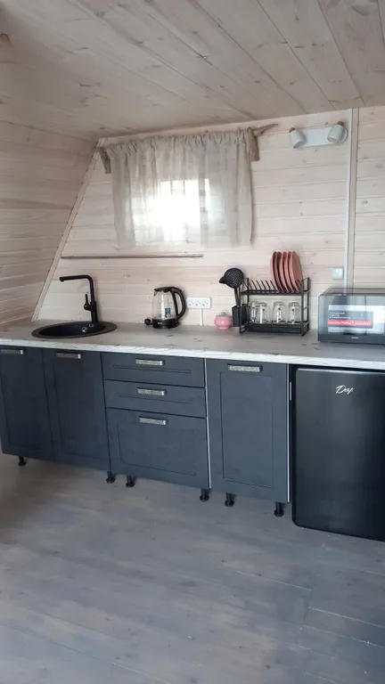 Дом в окружении гор