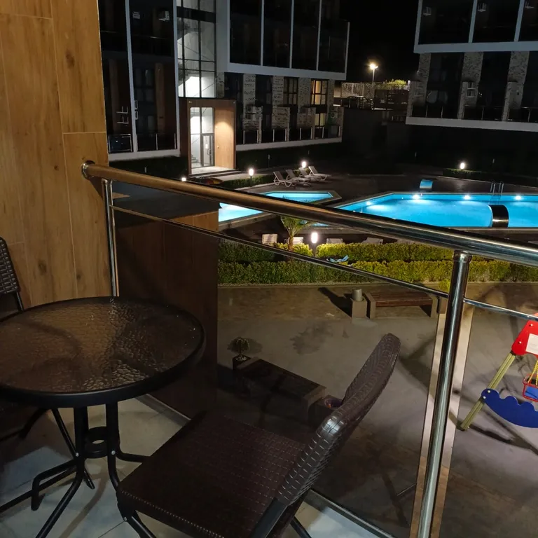 Стильная стyдия с бассейном в ЖК Бизнес класса