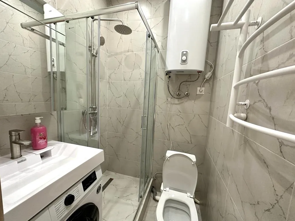 Апартамент с двумя окнами в топовой локации рядом с морем