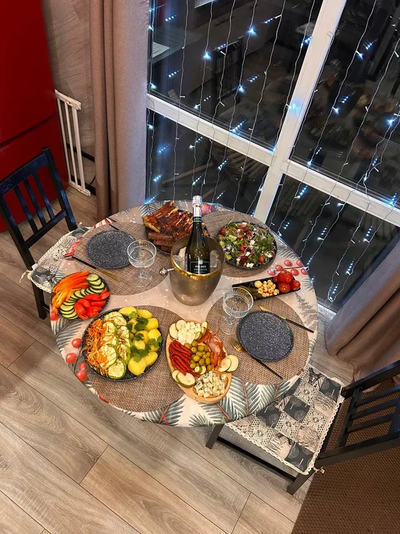 Дом с купелью и сауной, костровой зоной, мангалом и качелями