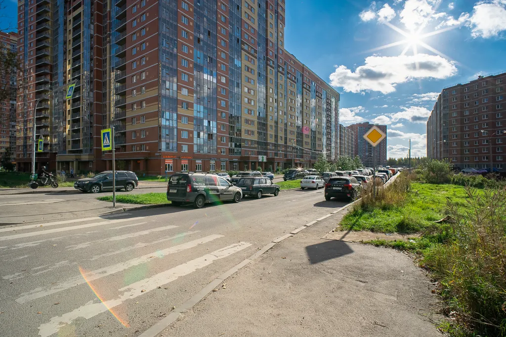 Квартира Просторная и уютная квартира недалеко от метро Рыбацкое — Санкт-Петербург