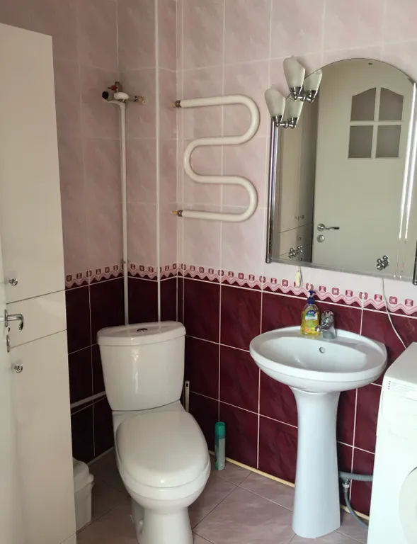 Дом с яблоневым садом на побережье