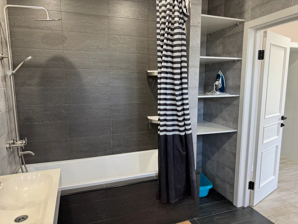 Половина Коттеджа