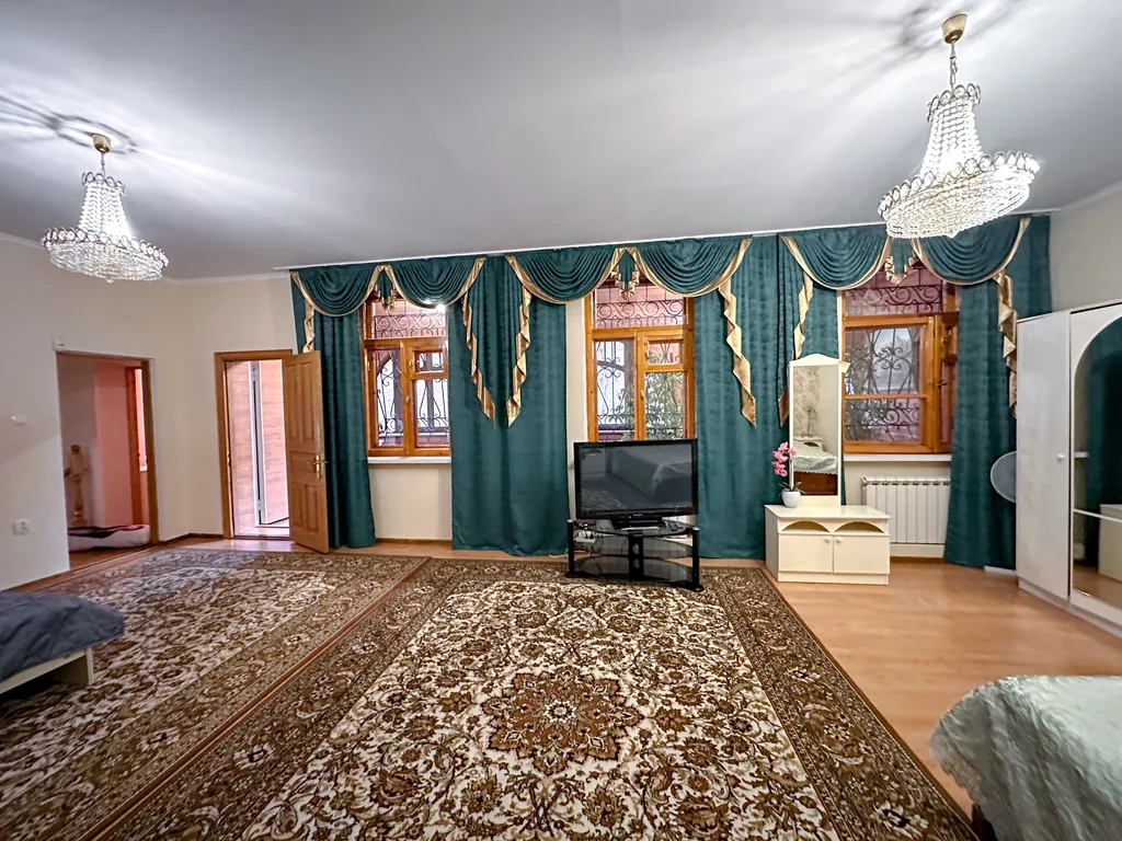 Дом в центре парка