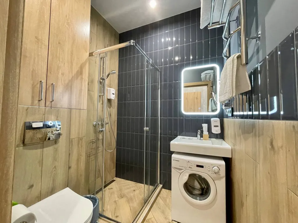 "В Гости!" на Запорожской 69  (1к студия №7 рядом с БЦ "Сити")