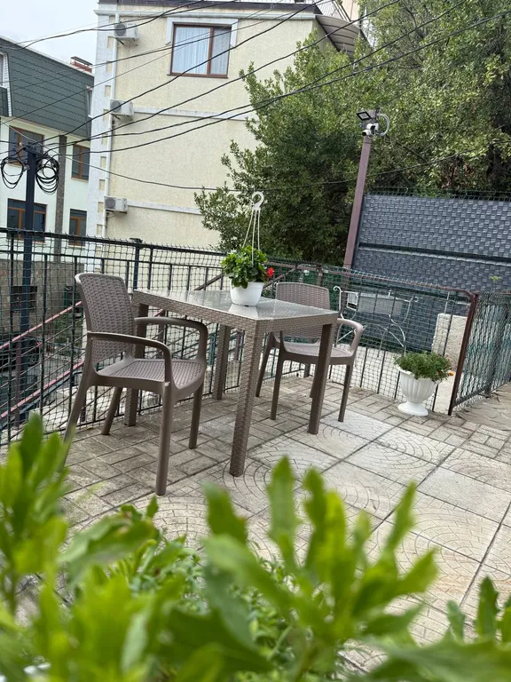 Уютная комната в частном доме  со своим двором.