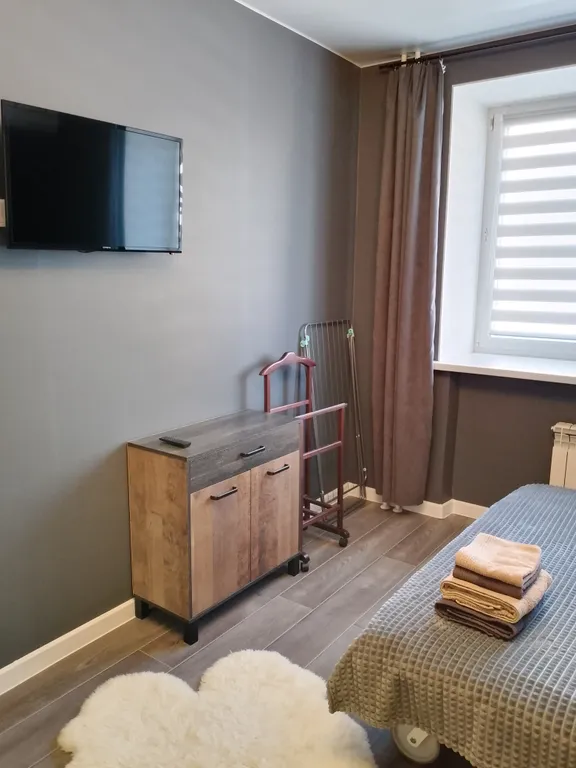 Современная студия с дизайнерским ремонтом