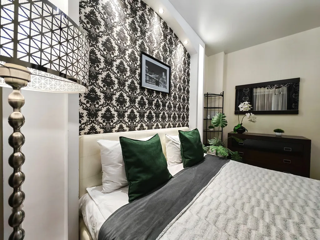 Strawberry Hills Sutki Life