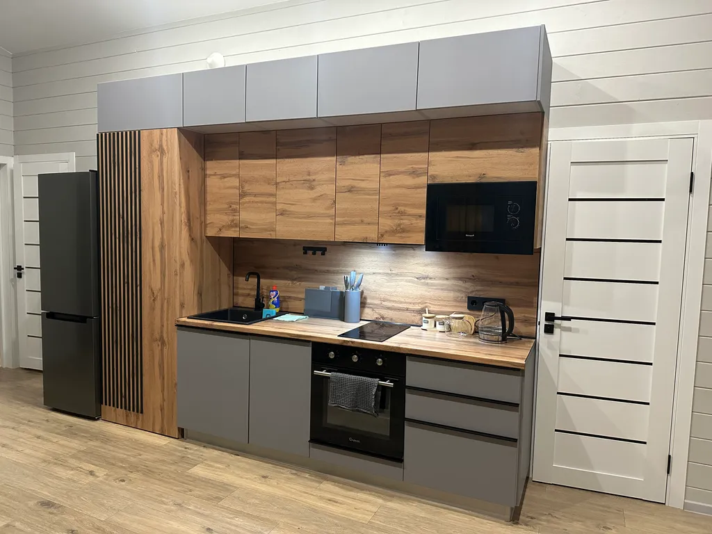 Дом с панорамными окнами в лес