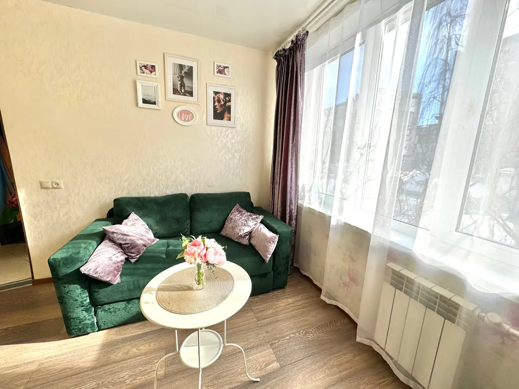 Квартира Однокомнатная с зеленым диваном и теплым полом — аренда посуточно в Березники