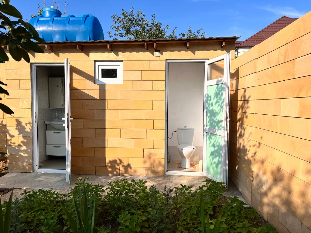 Комнаты две в 10 минутах пешком от набережной