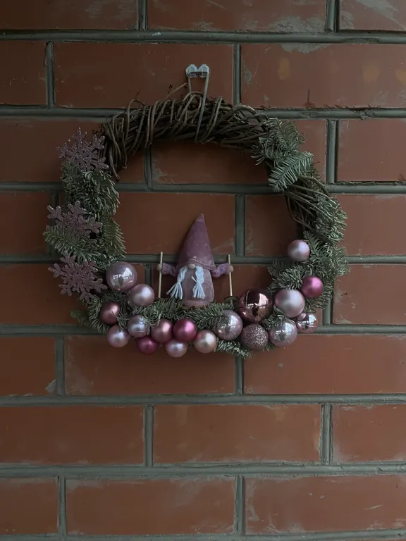 Уютный дом в окружении леса