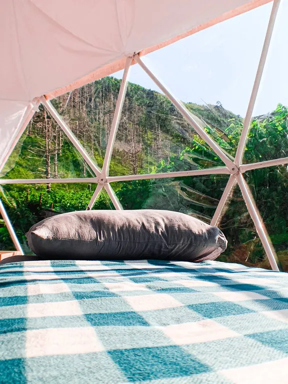 Уютный купол на острове Кунашир