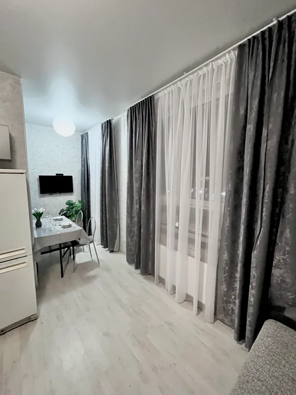 Уютная светлая квартира вблизи от центра — аренда посуточно в Тюмень