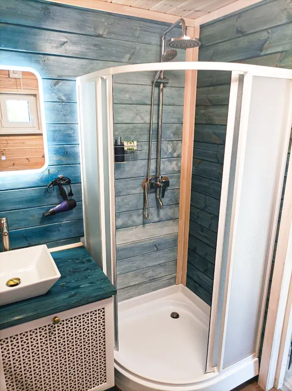 Дом с баней и банным чаном у реки