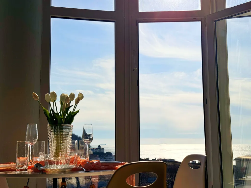 Апартаменты с видом на море. 3 минуты до пляжа. Для пятерых