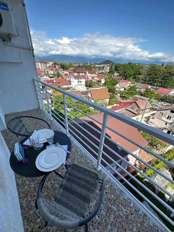 Квартира Квартира Уютная евродвушка с балконом рядом с морем в центре Адлера — Сириус