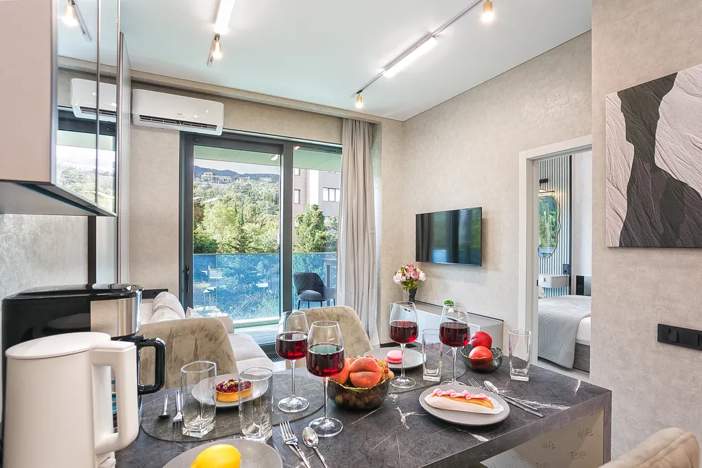 1-комнатная квартира с террасой на парк у моря со своим бассейном на пляже