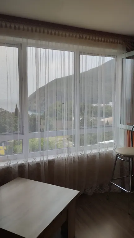 Квартира с красивым видом на море и гору АюДаг