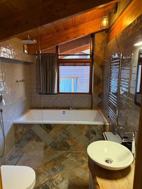 Квартира с 2 каминами в центре