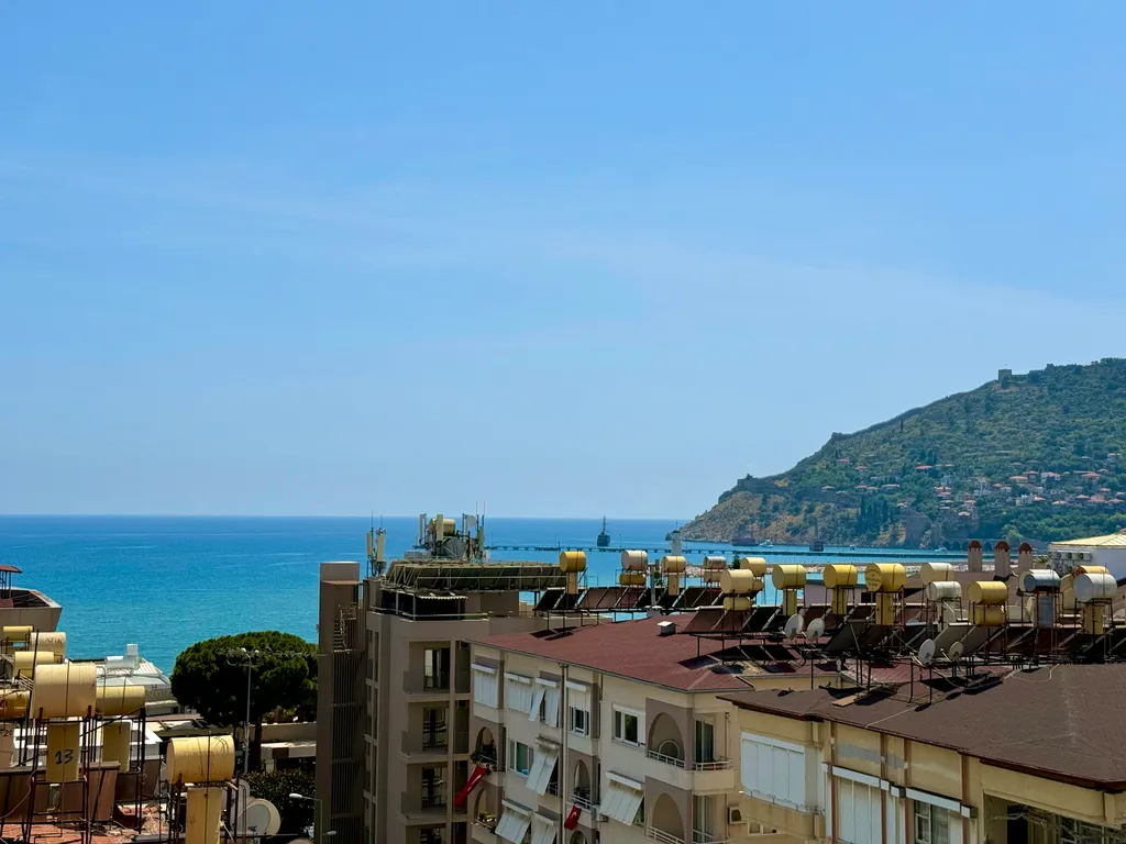 Sea View 2BD Flat 100m to the Beach