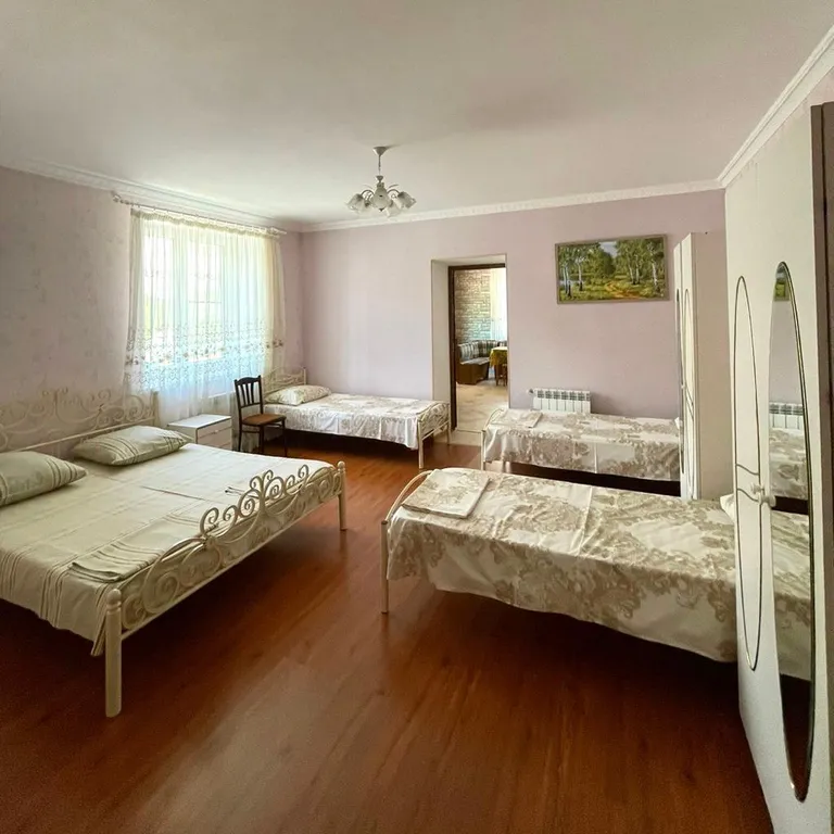 Улучшенный семейный номер с видом на горы