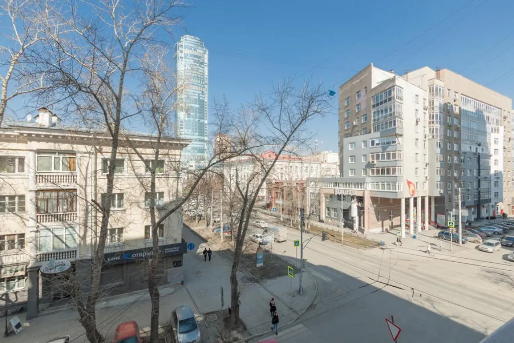 Апартамент в центре с видом на БЦ Высоцкий