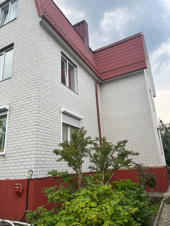 Уютный дом с бассейном, сауной и камином