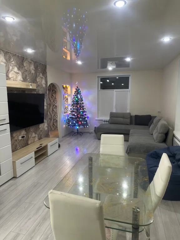 Двухэтажный дом с баней и бассейном