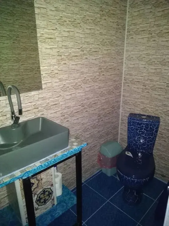 Уютный дом в тихом месте в лесу