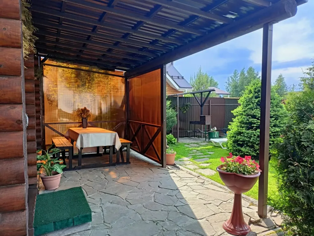 Дом с сауной, теплой купелью и аэрохоккеем на берегу водохранилища