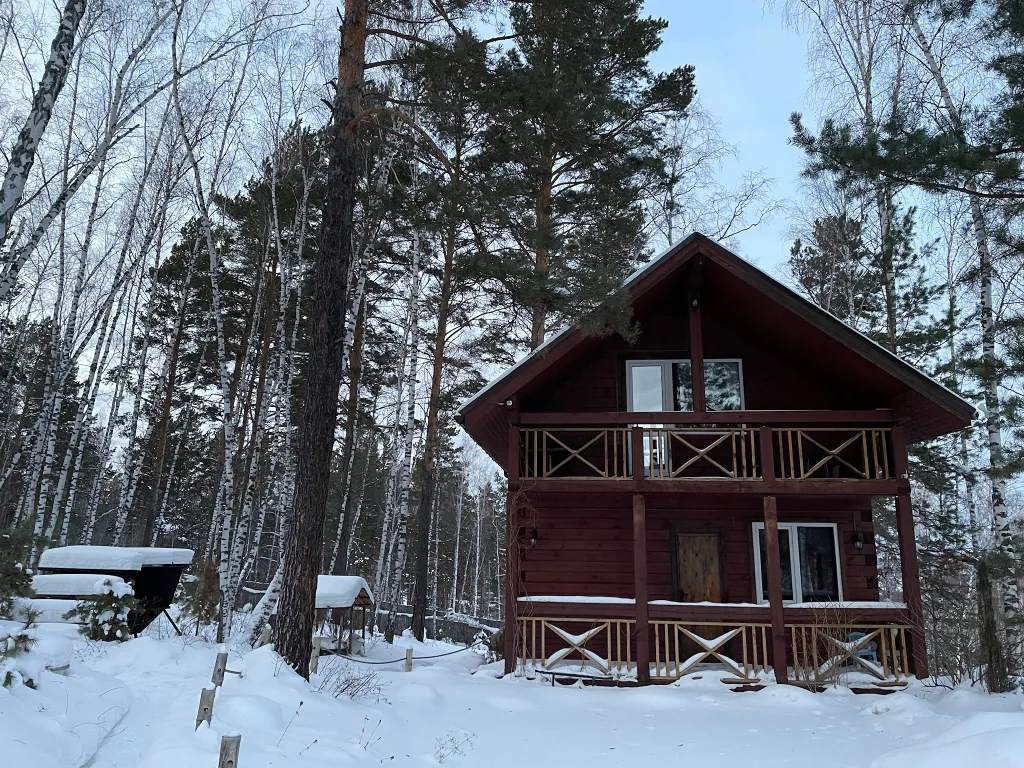 Сказочный дом в лесу