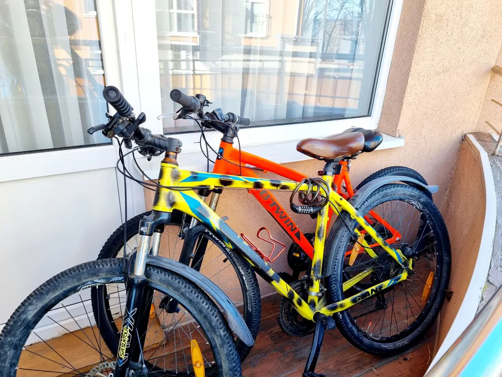 Квартира с большой террасой, видом на море, велосипедами и сапбордами