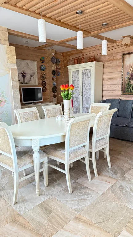 Уютный дом на берегу озера