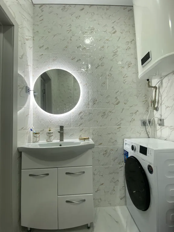 Квартира 3-комнатная квартира с новым ремонтом, в центре города — Гагра