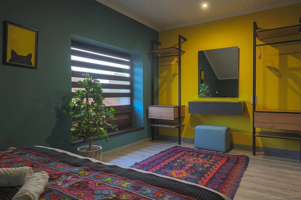 Бассейн с подогревом и лаундж зоной