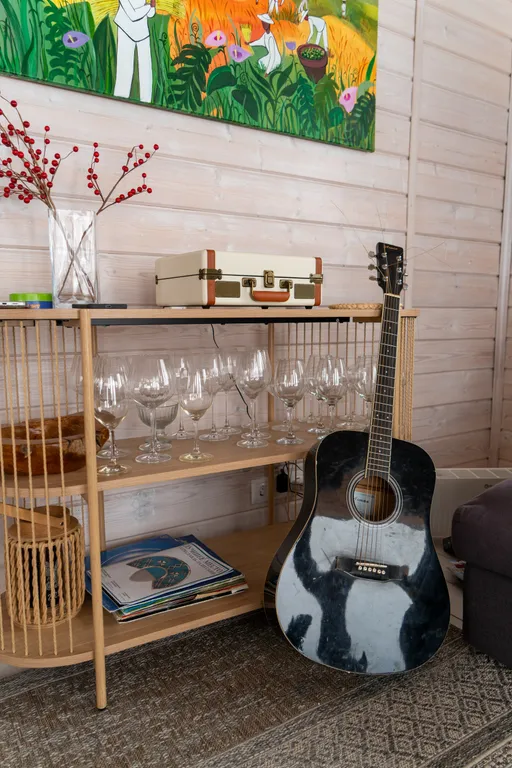 Панорамный дом у поля и леса