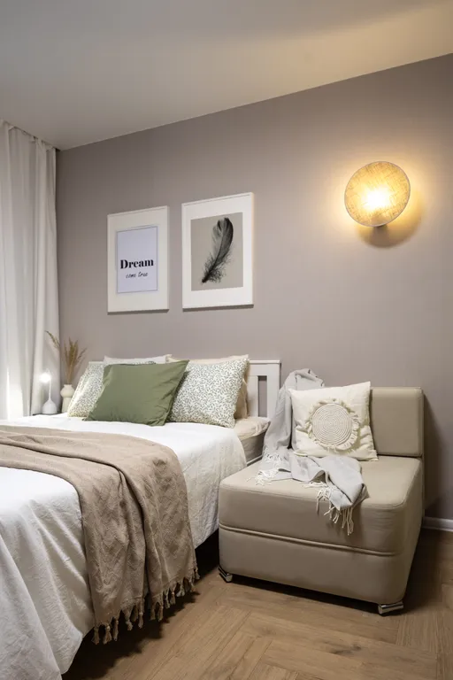 Студия в сосновом лесу у моря