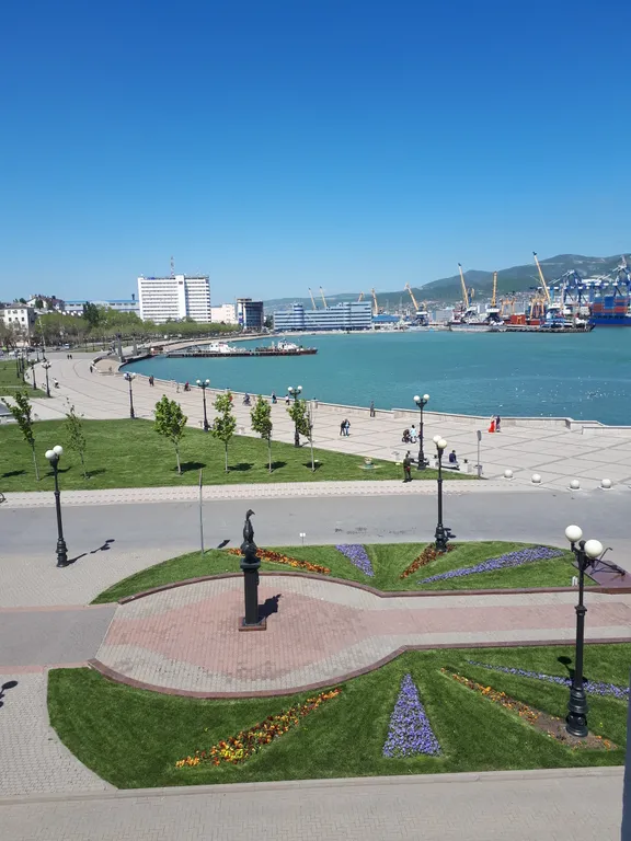 Квартира с видом на море и крейсер