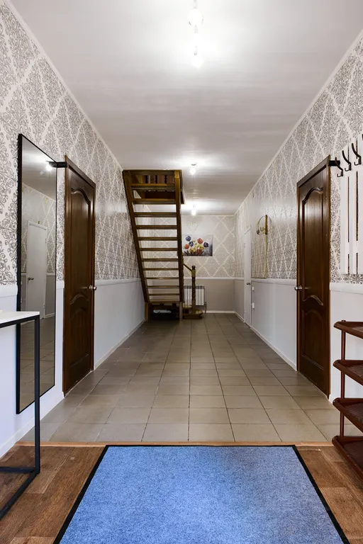 Дом с видом на монастырь