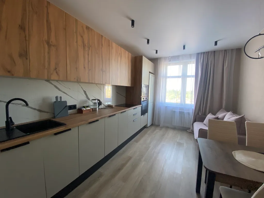 Шикарная трешка рядом с кремлем