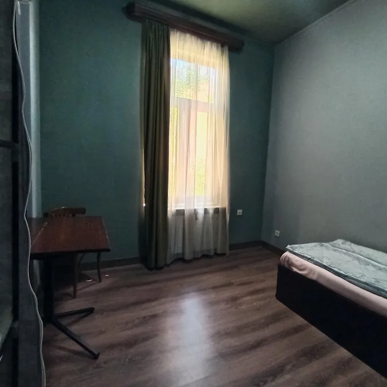 Уютный гостевой дом с частными комнатами и общим санузлом