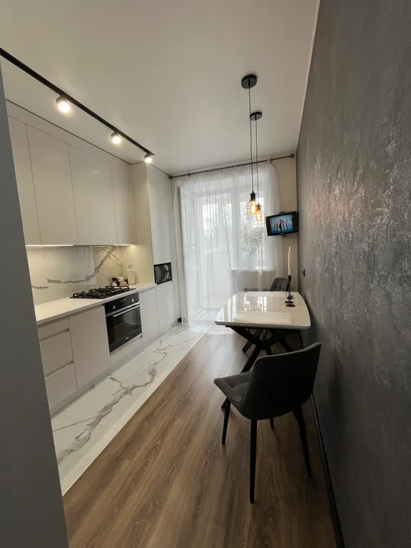 Новая уютная 1-я квартира с дизайнерским ремонтом в центре города