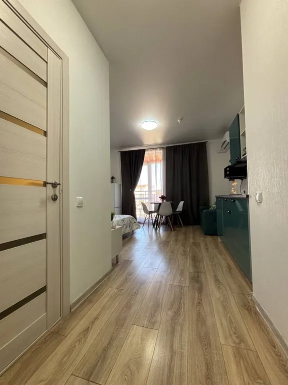 Уютная студия с террасой с видом на горы и бассейны