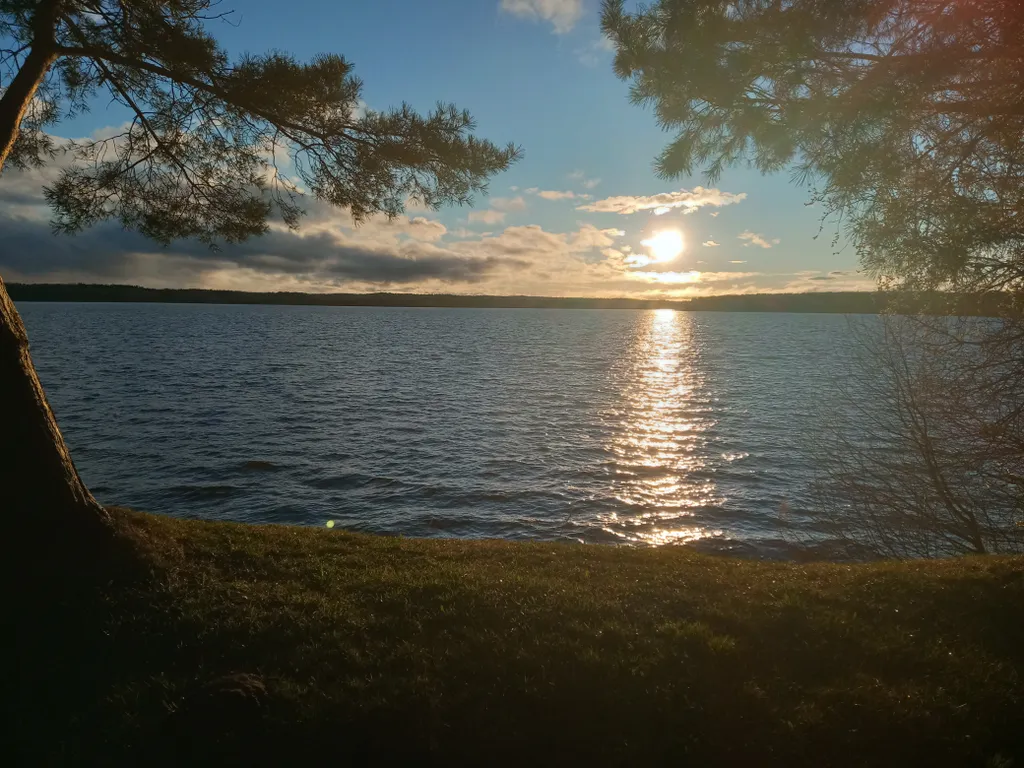 Удобный дом на самом берегу озера Вселуг