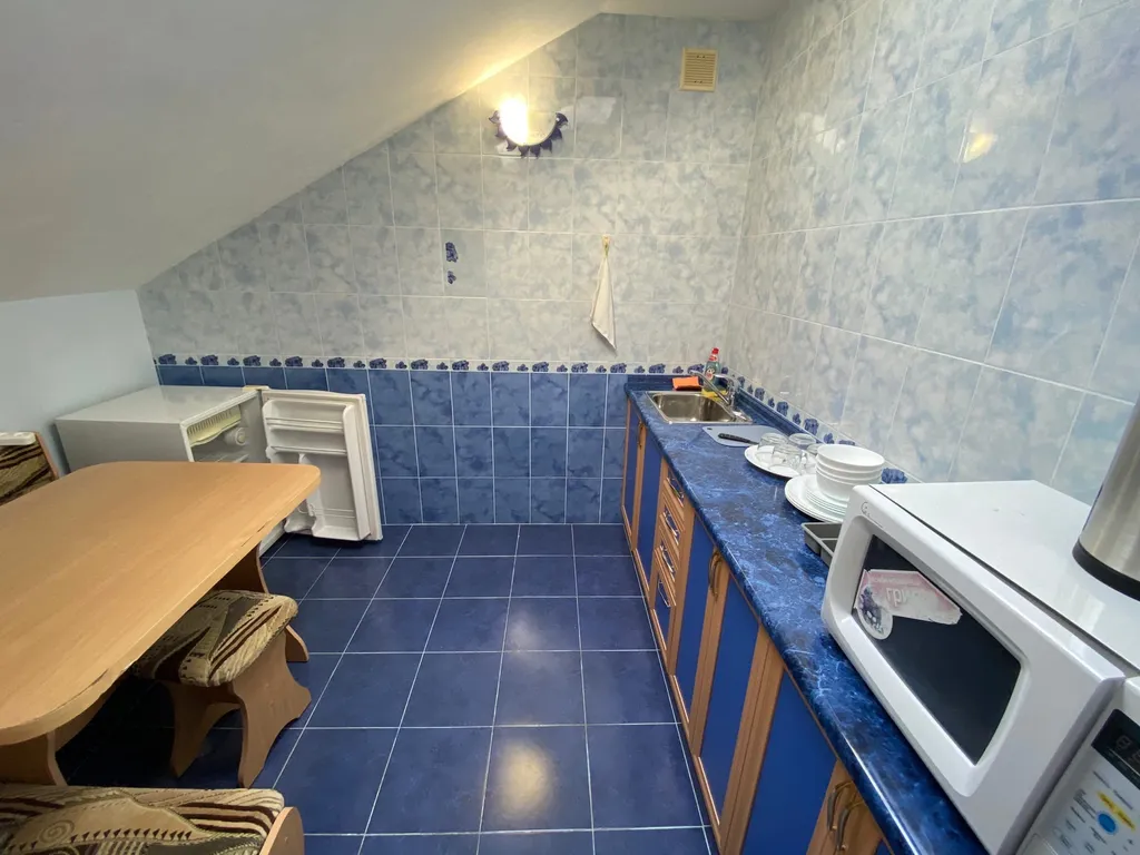 Вилла в сосновом бору с бассейном и видом на море и горы