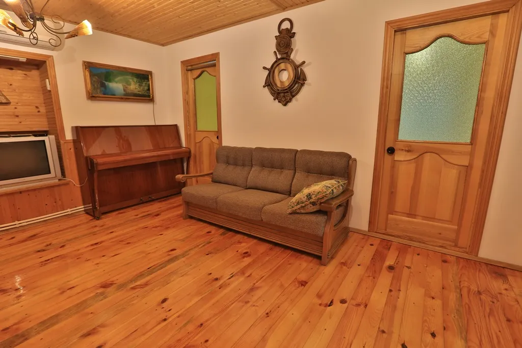 Коттедж Дом 3 спальни, большой двор беседка мангал усадьба Можжевеловый дворик — Айвовое