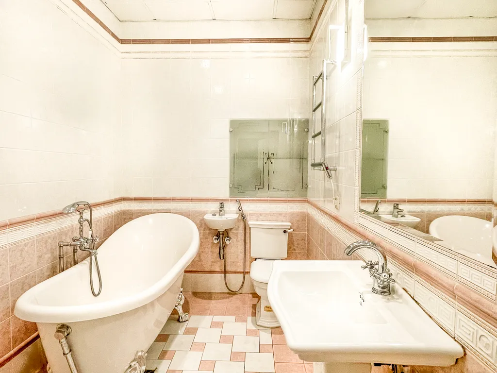 Апартамент люкс с видом на улицу