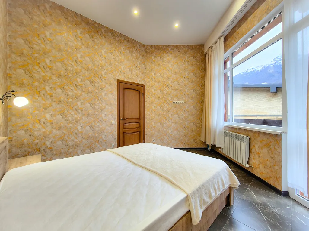 Просторная квартира с видом на горы