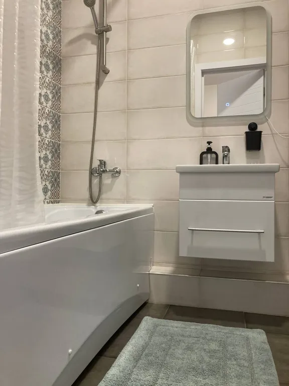 Квартира в новом доме с видом на бассейн и горы